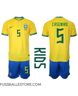 Günstige Brasilien Casemiro #5 Heimtrikotsatz Kinder WM 2022 Kurzarm (+ Kurze Hosen)